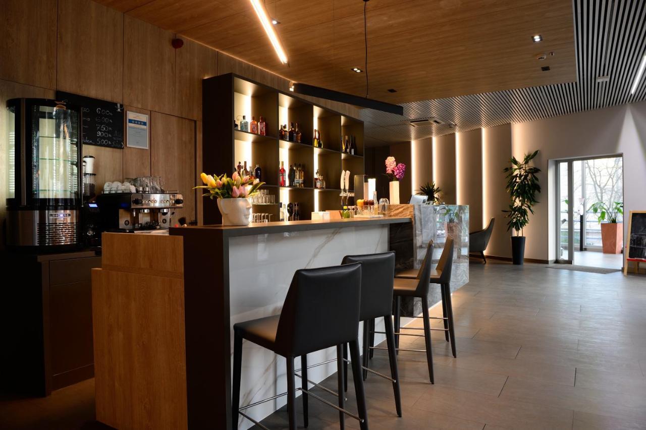 Premier Hotel Мишкольц Экстерьер фото